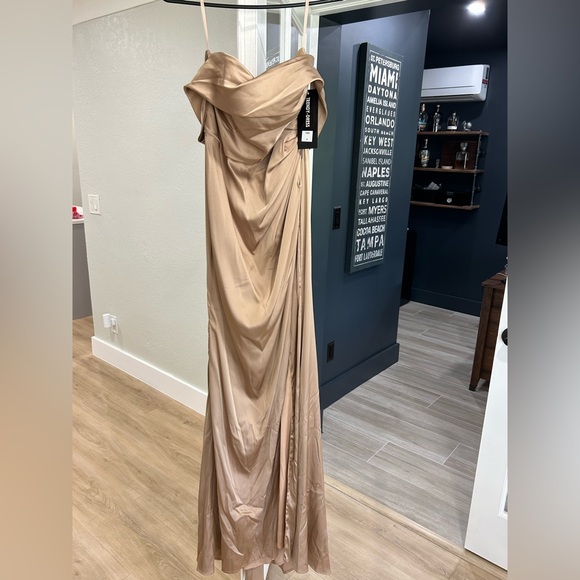 Formal Dress - Picture 4 of 6